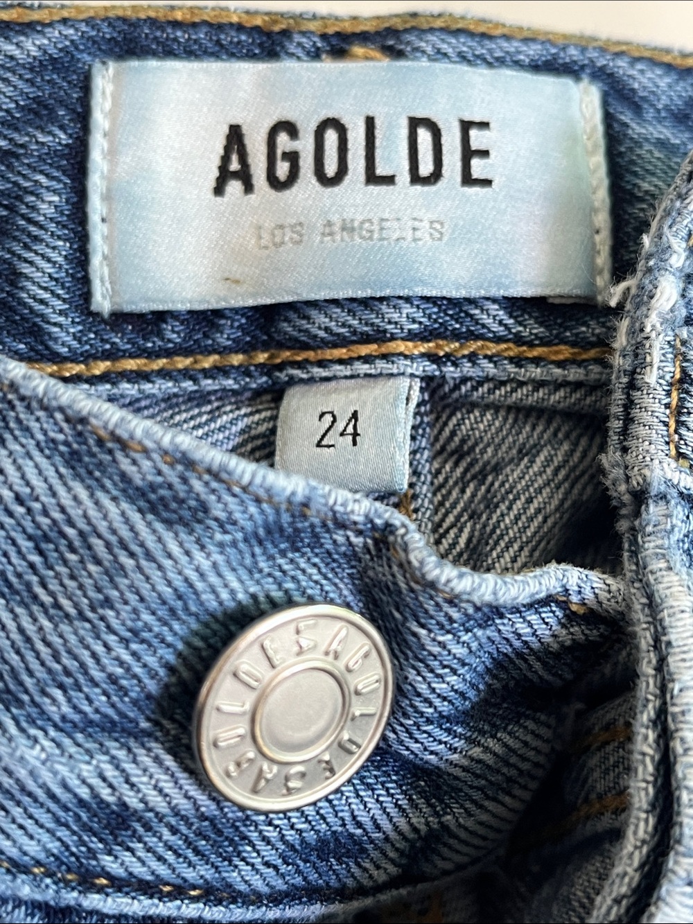 Agolde Jeans. Agolde Riley Distressed Crop Light Blue Denim Button Closure. - Picture 4 of 10